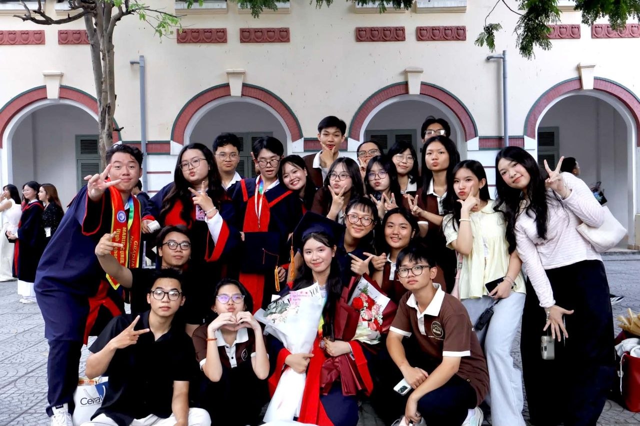 Dự án VƯƠN 23-26 khối 12 THPT Marie Curie